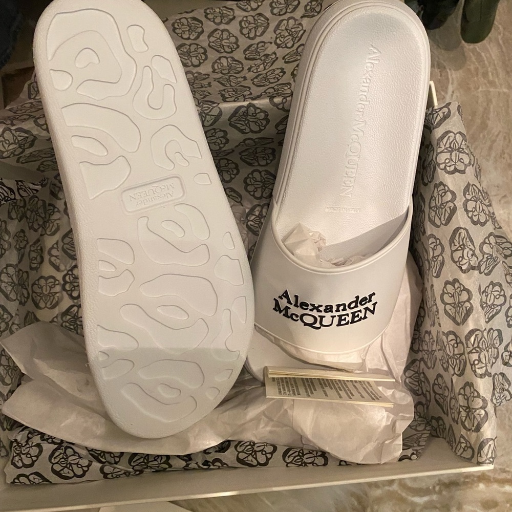 SOLD 💕New!! Alexander McQueen pool slides 💕 - Picture 6 of 8